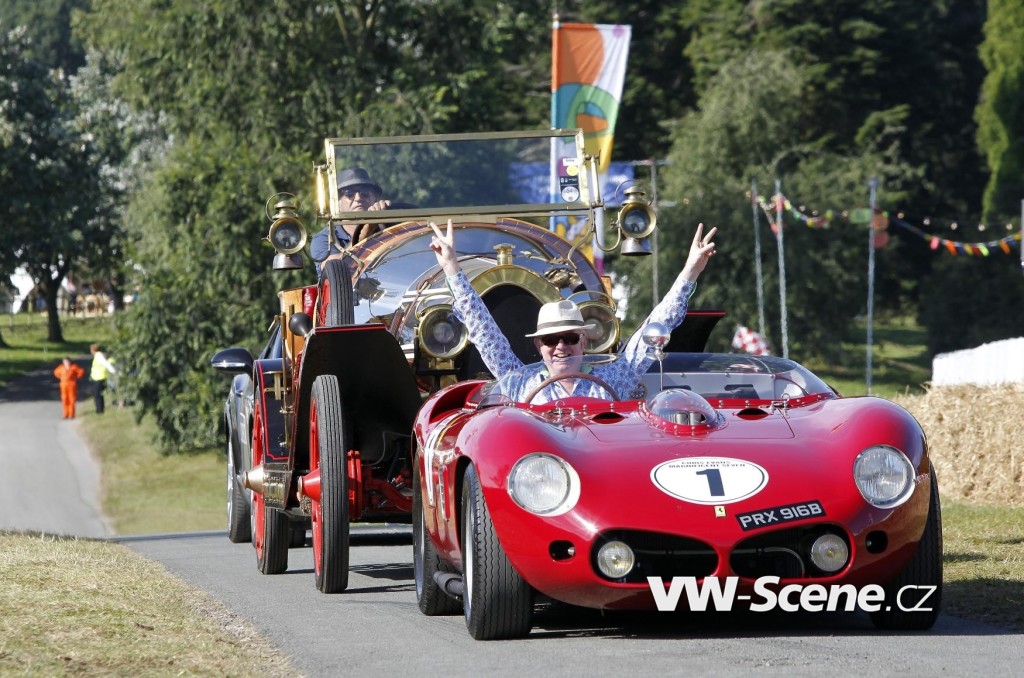 Chris-Evans-revs-up-his-Ferrari-as-CarFest-North-wows-the-crowds