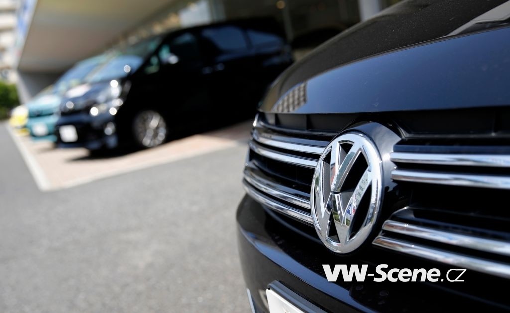 A Volkswagen car (R) is seen in front of Toyota Motor Corp cars at their dealership in Tokyo July 30, 2014. Volkswagen is closing in on Toyota Motor Corp as the global leader in vehicle sales, with a rapid expansion drive in China - the world's biggest auto market - while Toyota curbs growth to focus on shoring up quality. REUTERS/Toru Hanai (JAPAN - Tags: TRANSPORT BUSINESS) - RTR40LJD