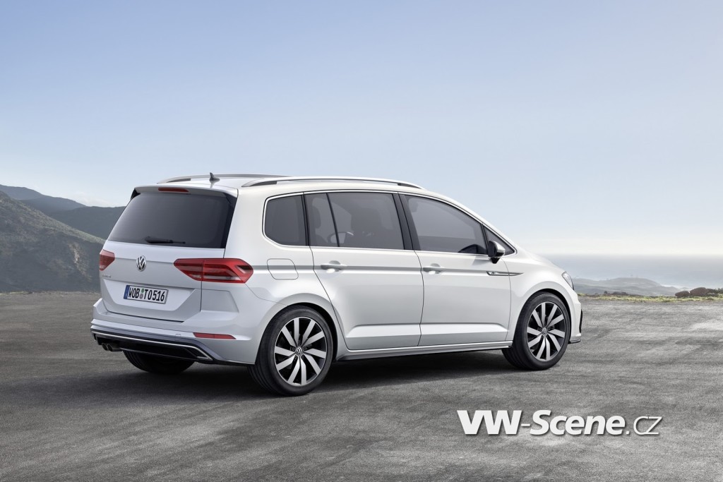 2015-VW-Touran-9