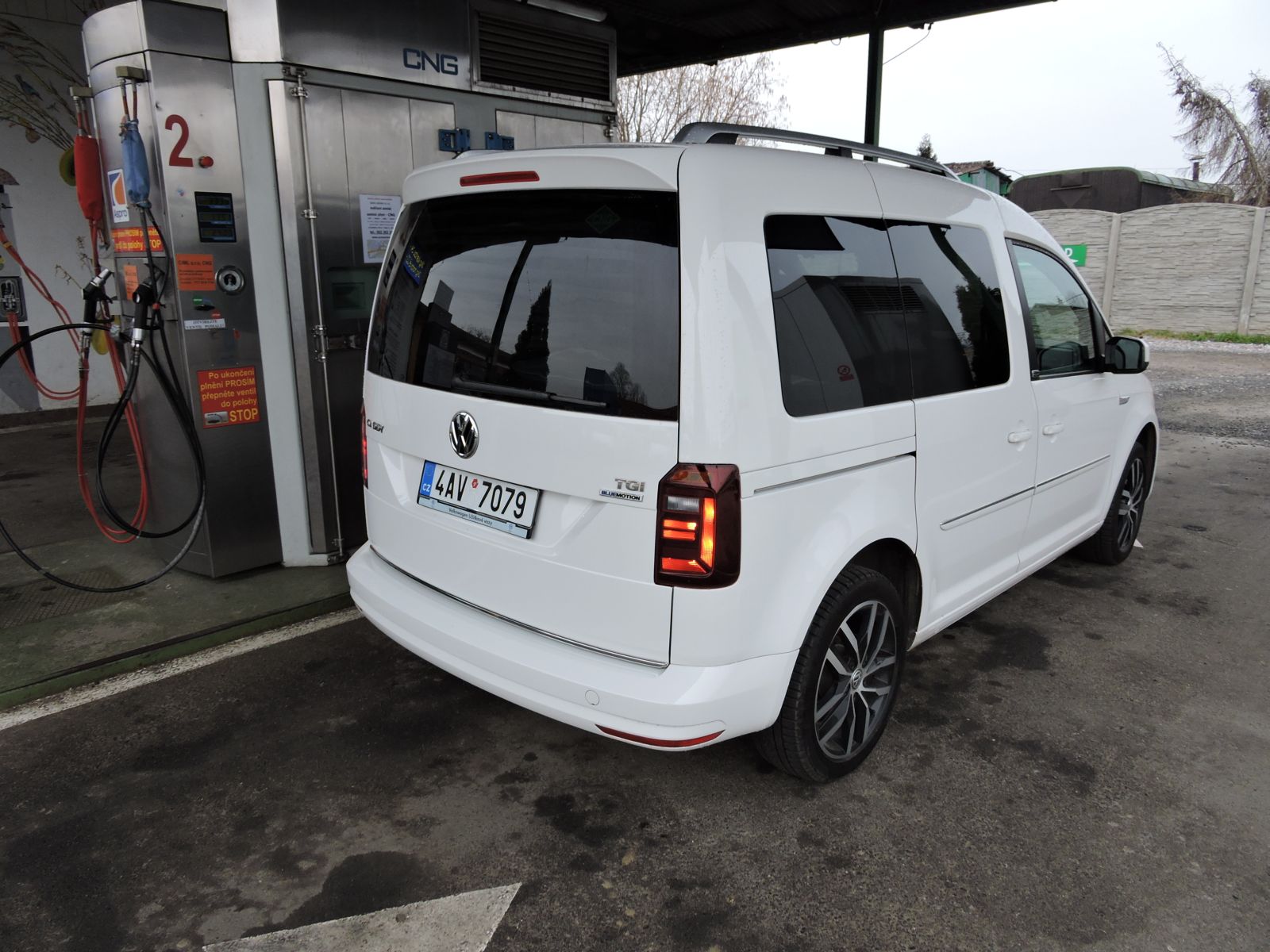 VW-CADDY-CNG-02