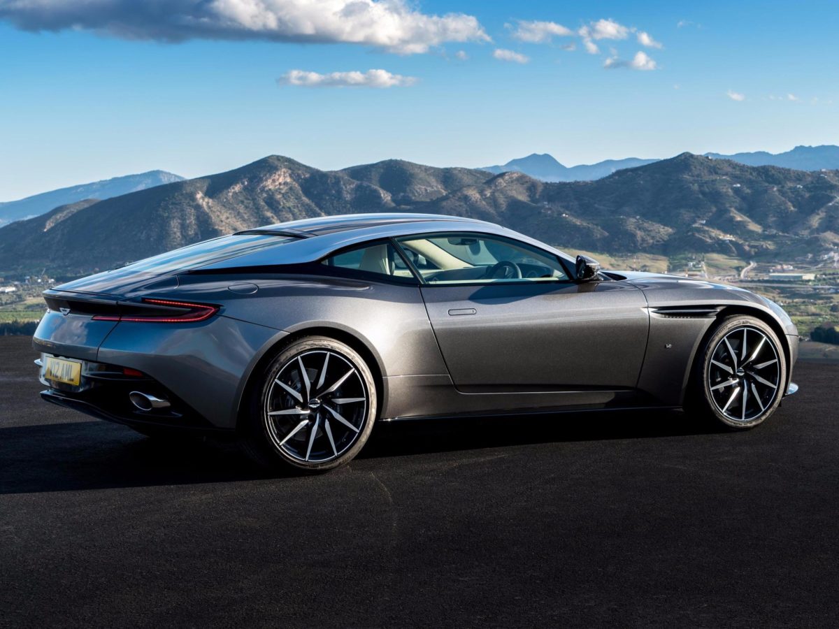 aston-martin-db11_embargo-010316-1400cet_06