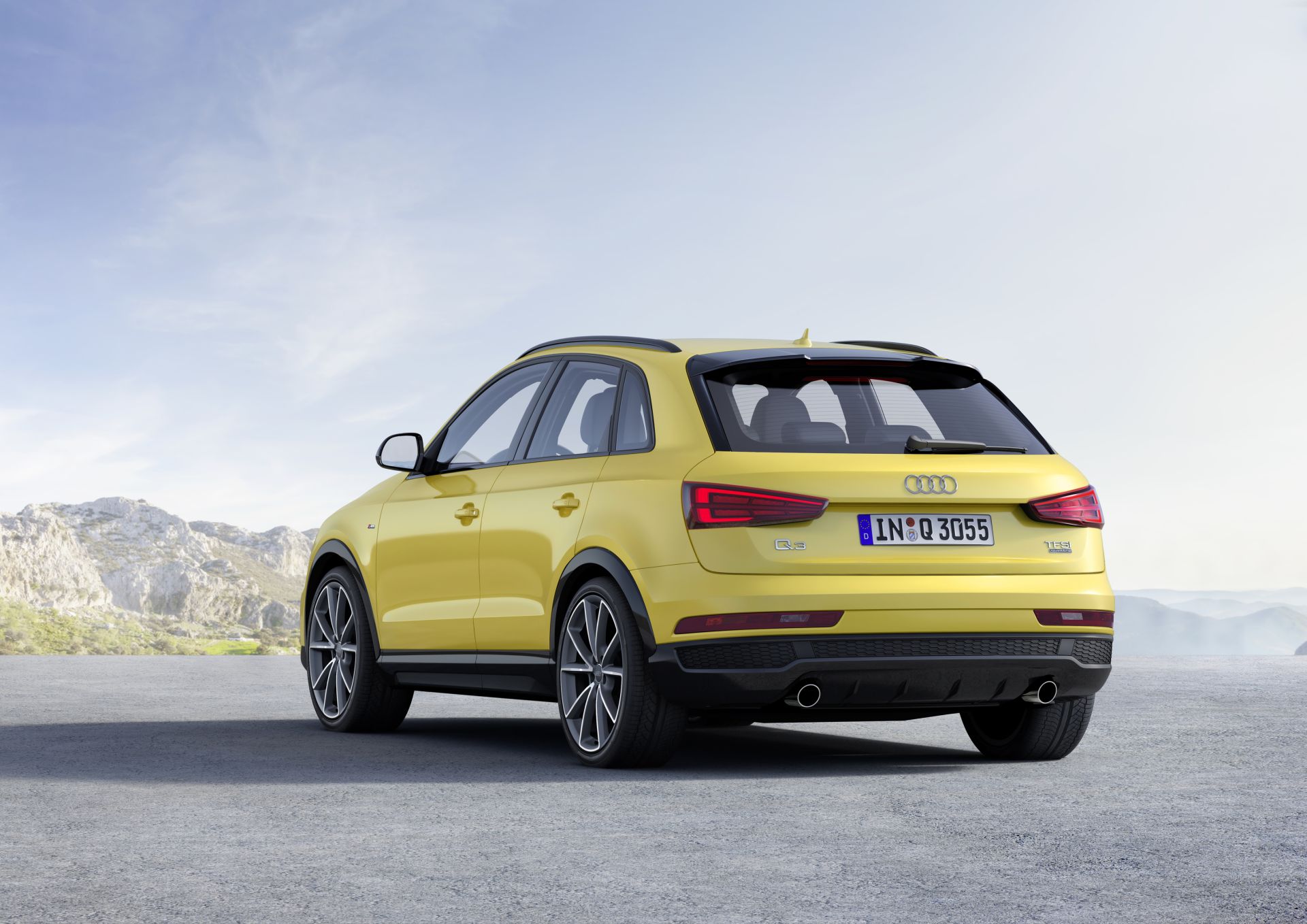 Audi Q3 2.0 TFSI Static photo, Colour: Tukan Yellow