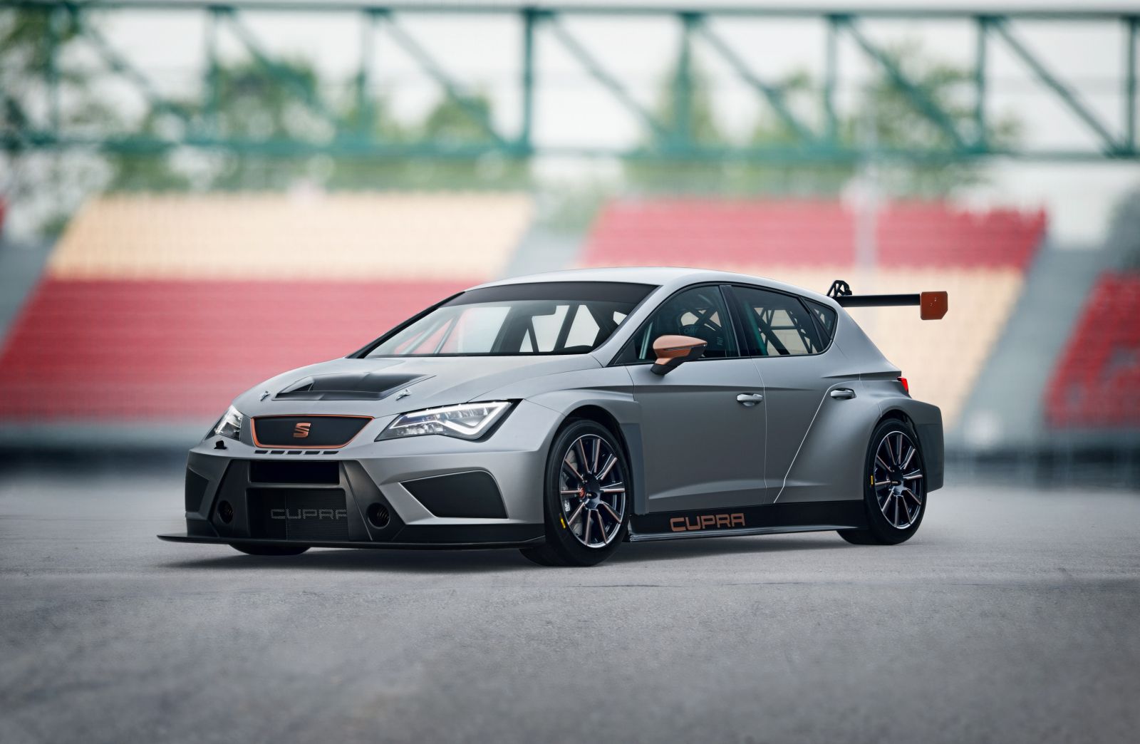 Nová SEAT CUPRACER Evo 17 a Leon CUPRA oslaví světovou premiéru